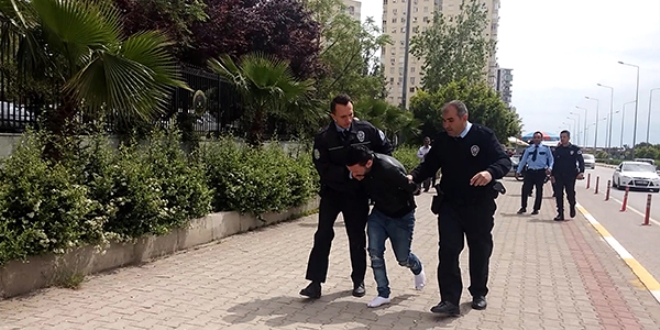Polisten kaçan zanlı, havaya ateş açılarak yakalandı