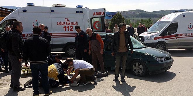 Karabk'te trafik kazas: 4 niversite rencisi yaral