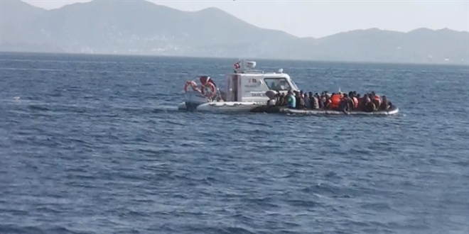 353 göçmen ve 11 göçmen kaçakçısı yakalandı