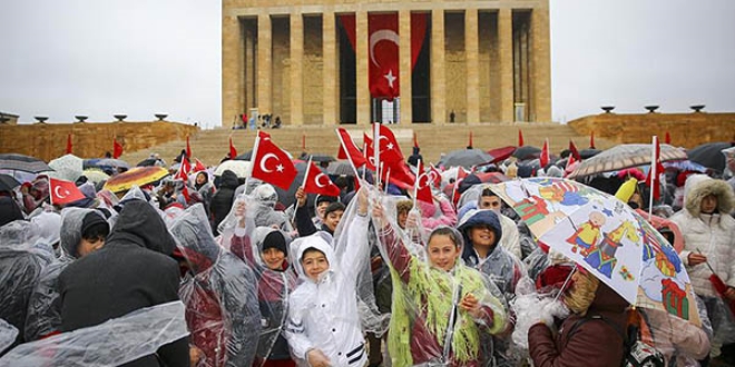 23 Nisan co�kuyla kutlan�yor