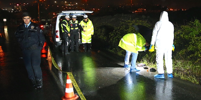 Kamyonet yayalara �arpt�: 1 �l�, 2 yaral�