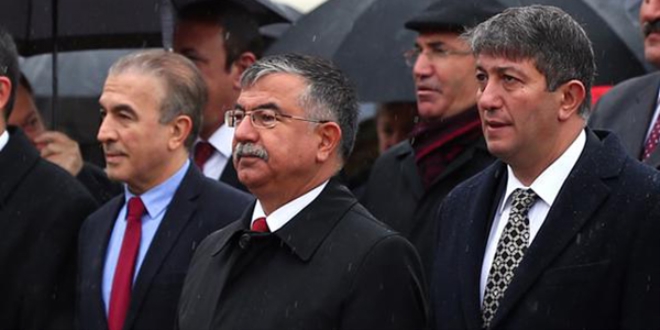 Milli Eğitim Bakanı, Anıtkabir'i ziyaret etti