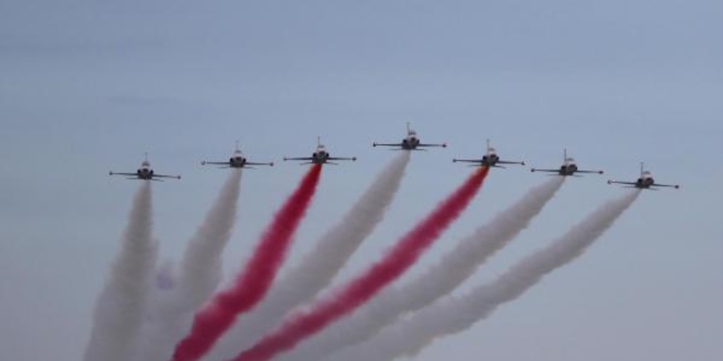 SOLOTÜRK'ün '23 Nisan' gösterisi nefes kesti