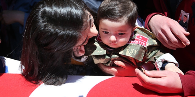 Şehit Uzman Çavuş Apaydın'a acı veda...