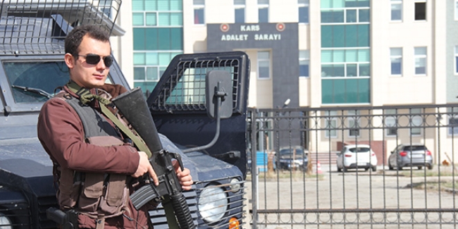 Tankçı askerler hakim karşısına çıktı