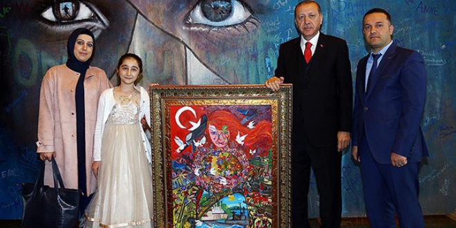 Küçük ressamdan Erdoğan'a tablo hediyesi