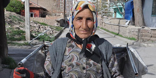 'Ekmeğim olursa yerim olmazsa Allah'a şükreder yatarım'