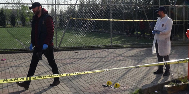 Polis silah çeken hırsızı ayağından vurdu