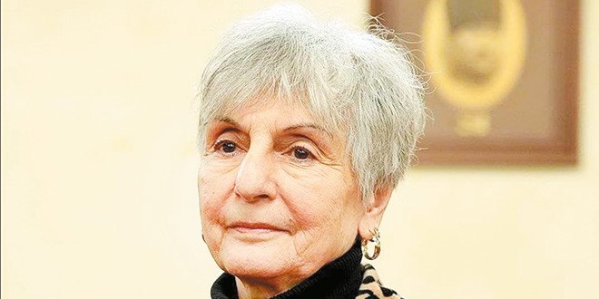 Akif'in torunu dedesinin sesinin peşinde