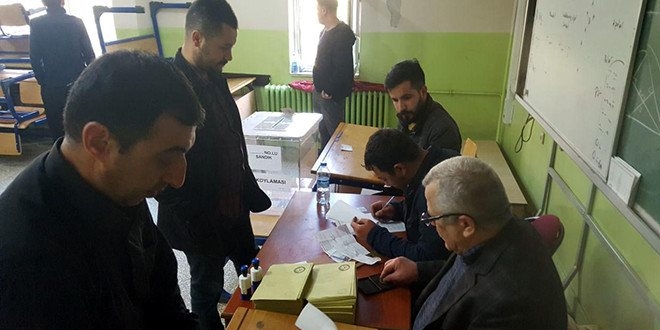 AK Parti'nin 'Evet' için ilk raporu Siirt'ten
