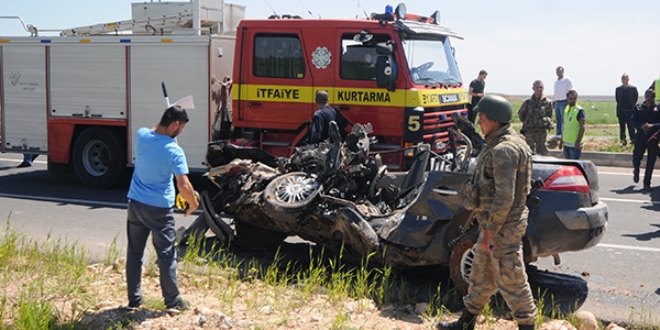 Tanker ile otomobil �arp��t�: 2 �l�, 1 yaral�