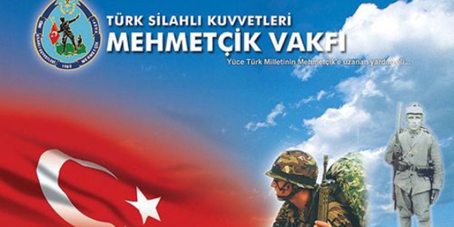 Mehmetçik Vakfına 3 evini bağışladı