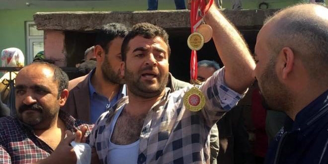 Silahlı saldırıda ölen lise öğrencisi toprağa verildi