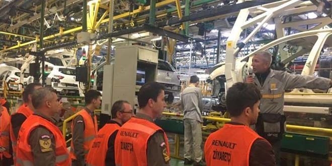 Jandarmaya otomobil fabrikasında araç arama eğitimi