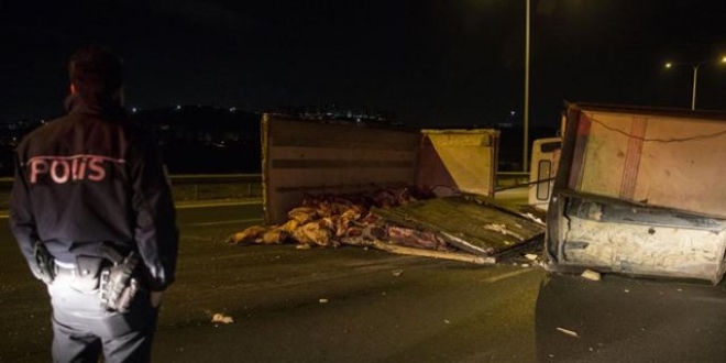 Ankara'da tır devrildi: 1 ölü