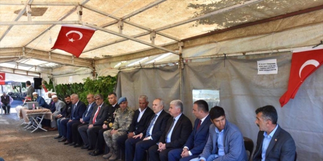 Hatay Valisi Ata'dan şehit ailesine ziyaret