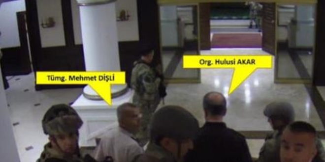 Akar'ı çıkarıp koli koli belge çalmışlar