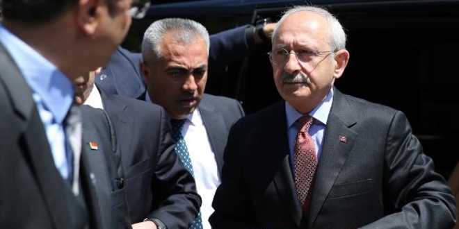 Kılıçdaroğlu, Teziç'in ailesine taziye ziyaretinde bulundu