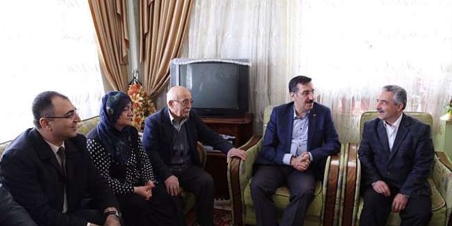 Bakan Tüfenkci'den şehit ailesine ziyaret