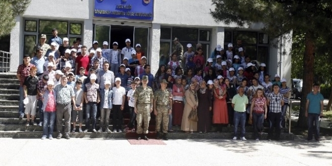 Diyarbakr'dan 100 renci anakkale'ye gnderildi