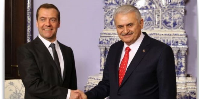 Başbakan Yıldırım Medvedev ile telefonla görüştü