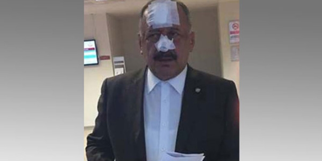 Kaymakaml�k k�pe�i, muhtara sald�rd�