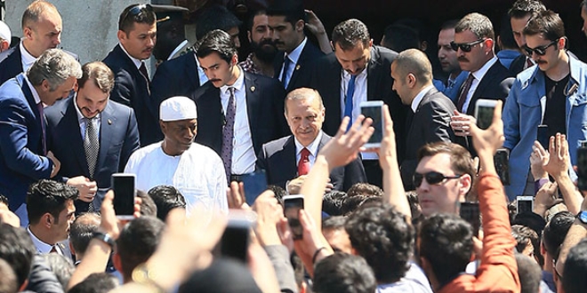 Erdo�an, cuma namaz�n� Valide Sultan Camisinde k�ld�