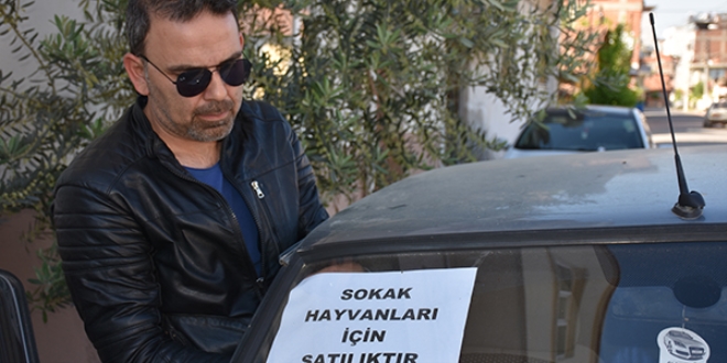 Sokak hayvanlar iin otomobilini satyor