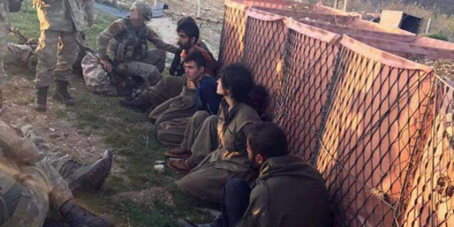 PKK'lı teröistlerin teslim olma anı görüntülendi