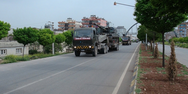 Sınıra ağır silah sevkiyatı yapıldı