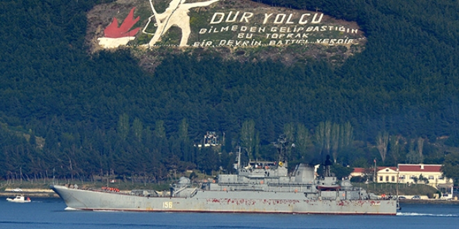 Rus askeri gemisi Çanakkale Boğazı'ndan geçti