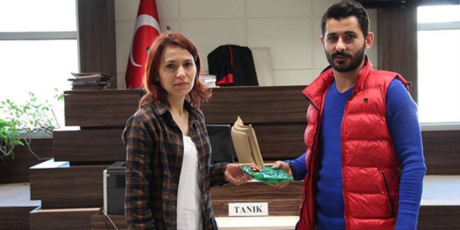 Cep telefonu aksesuarı aldı davalık olmaktan kurtuldu