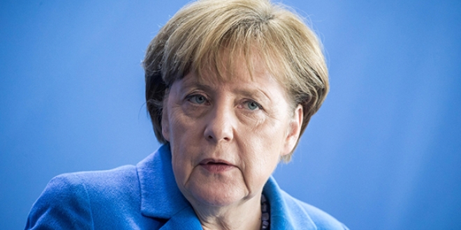 Merkel'den ifte vatandala destek