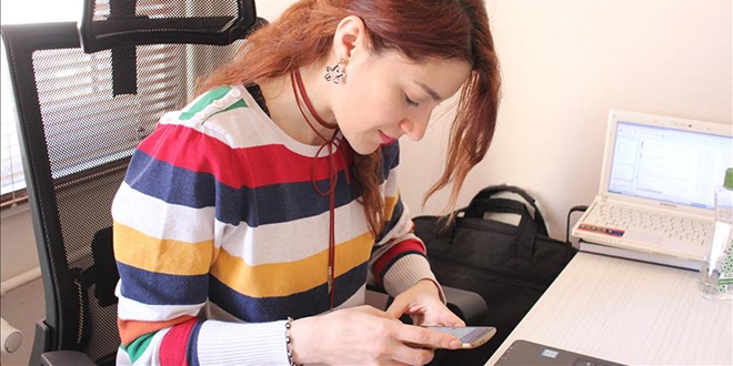 Cep telefonu ve tablet bel-boyun ağrılarını tetikliyor