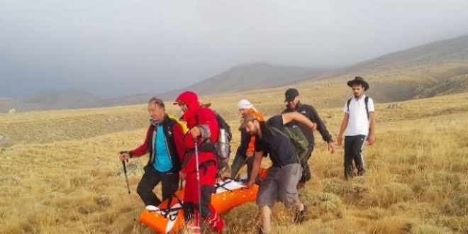 Yaralanan dağcıyı AFAD kurtardı