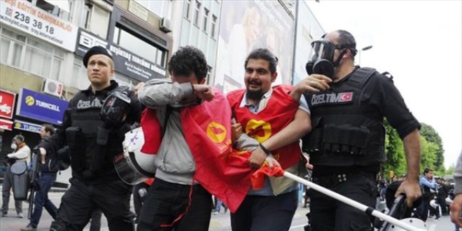 İzmir'de 1 Mayıs kutlamalarında 6 kişi gözaltına alındı