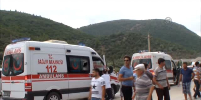 Tokat'ta t�rla otomobil �arp��t�: 1 �l�, 5 yaral�