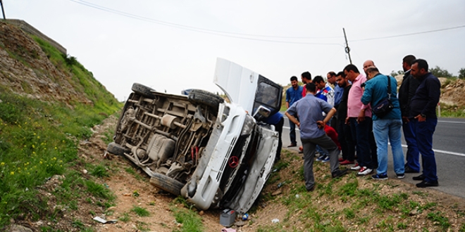 Gaziantep'te yolcu minibs devrildi: 7 yaral