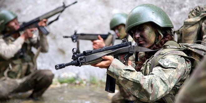 Arzu Astsubay 'komando br�vesi' i�in zorlu e�itimde