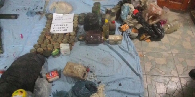Hakkari'de patlayıcı yapımında kullanılan malzemeler ele geçirildi