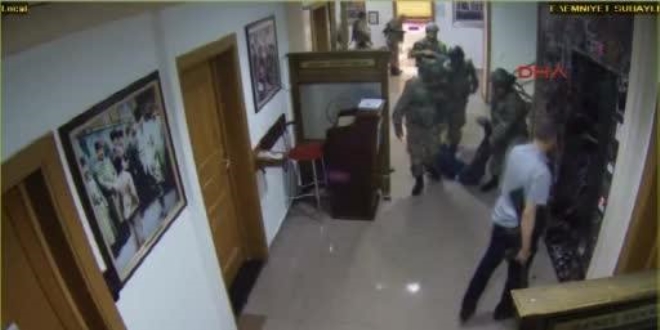 Şehitlerin cenazelerini sürükleyerek kışladan çıkardılar