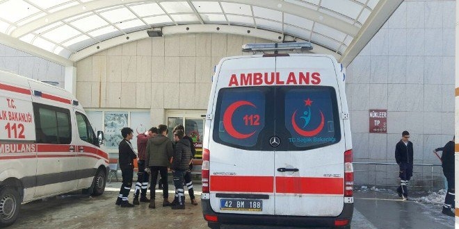 Konya'da ambulans ile otobs arpt: 3 yaral