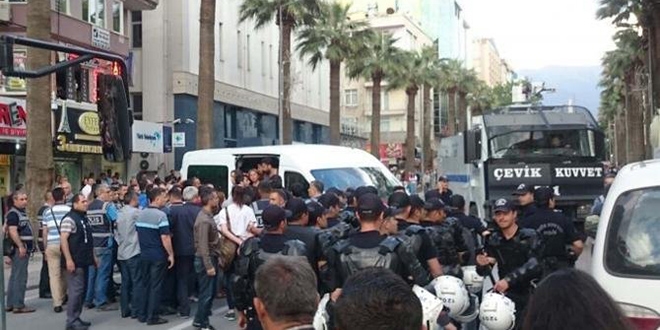 Denizli'de izinsiz eyleme polis mdahalesi; 34 gzalt