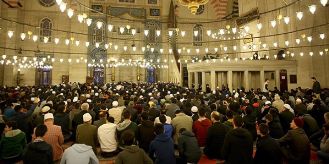 Gençler sabah namazında buluştu