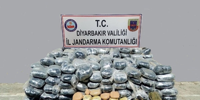 Diyarbakır'da bombalı saldırıda kullanılacak araç ele geçti