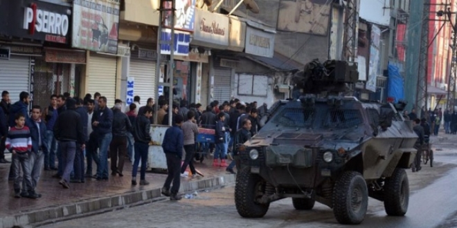 Hakkari'de 'FETÖ ve PKK' üyesi çiftin evine operasyon