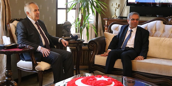 �SYM Ba�kan� Demir'den Hatay Valisi Ata'ya ziyaret