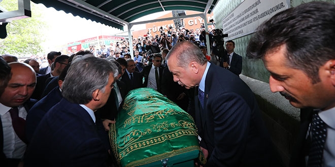 Cenaze namazına Erdoğan da katıldı, namazı Görmez kıldırdı