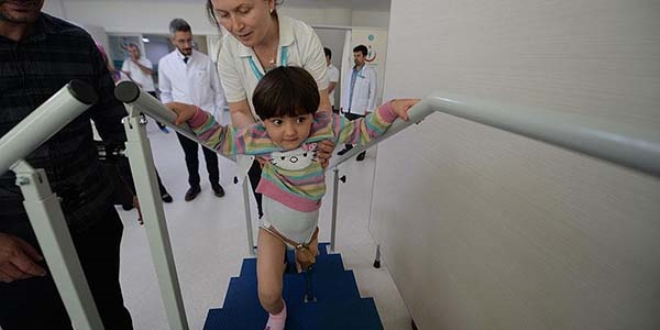 Özge bebeğe protez takılacak