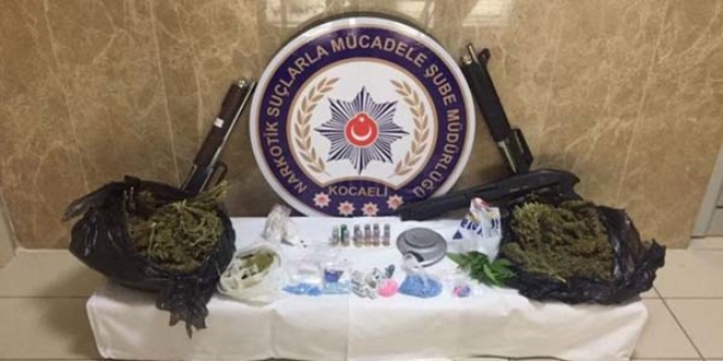 Uyuşturucu tacirlerine 'mehterli' operasyon